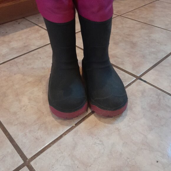 Waterproof insulated rubber boots kids size 9 - Picture 2 of 6